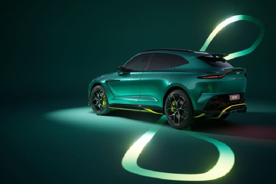 Aston Martin DBX707 AMR24 Edition SUV Formula 1 dengan Performa Menggila!