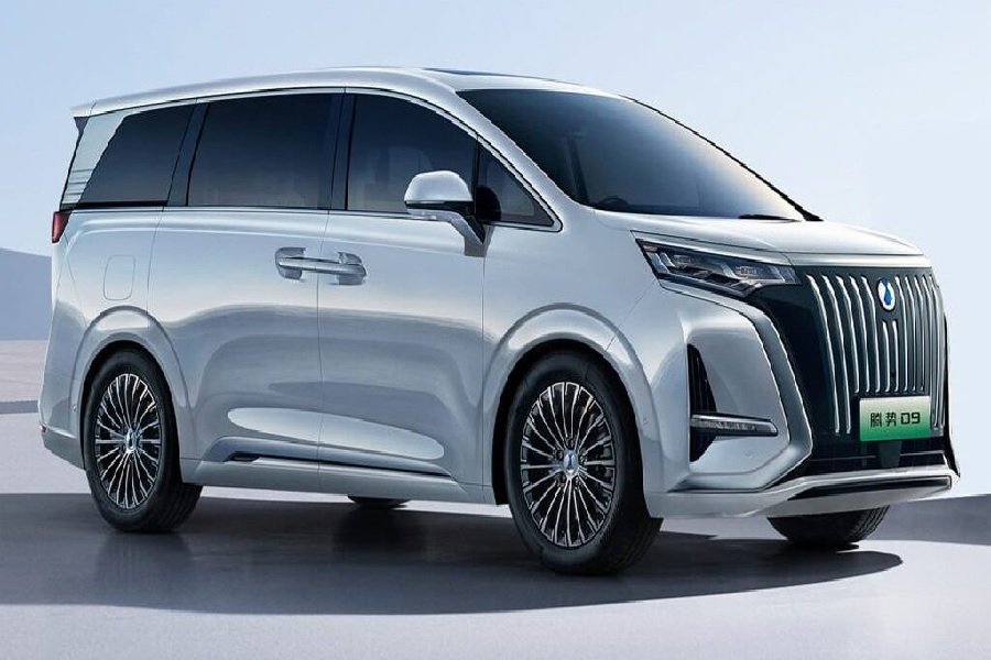 Denza D9 Kombinasi Mewah Pesaing Toyota Alphard
