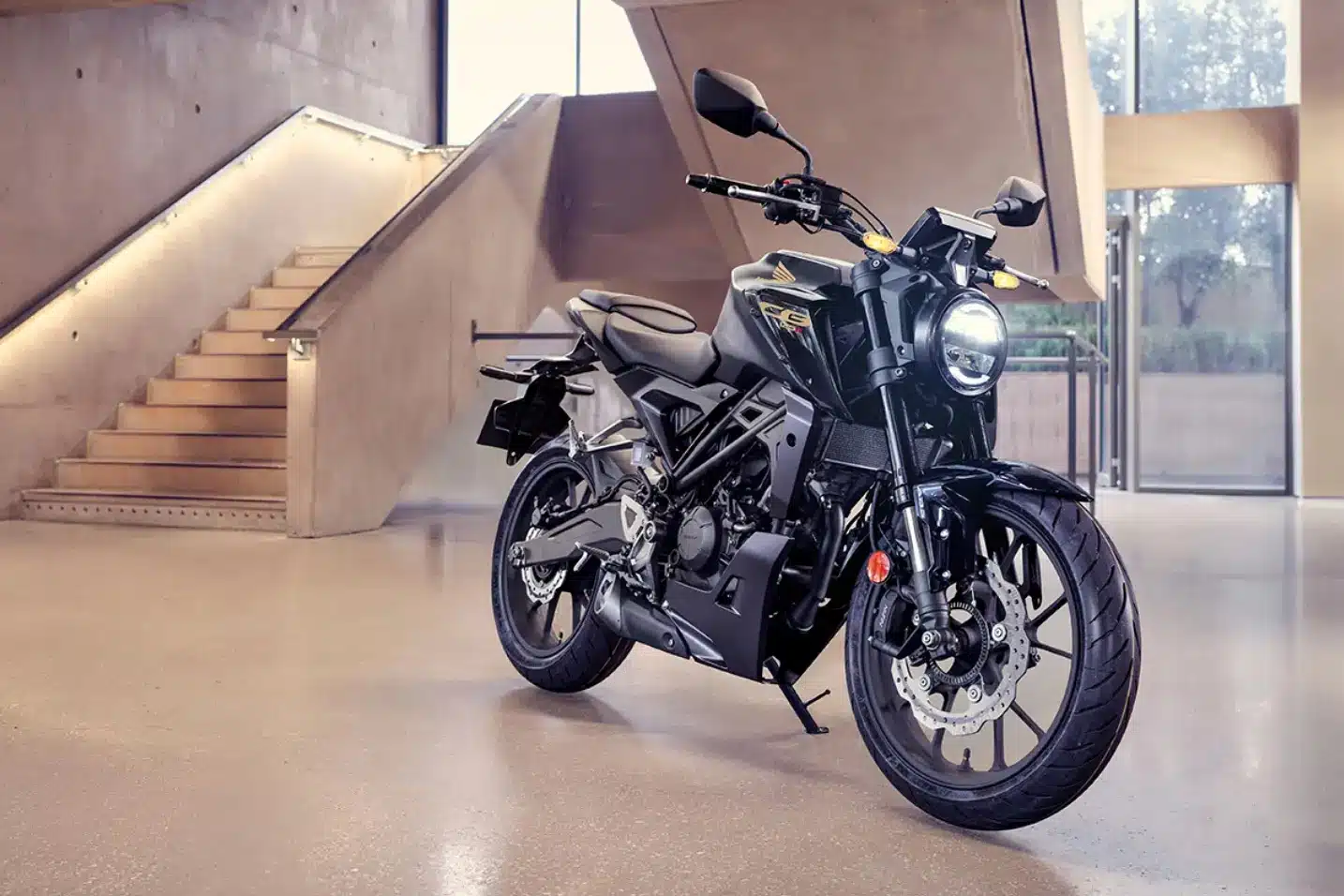 Honda CB125R 2024 Motor Kopling Buat Pemula dengan Sentuhan Neo-Cafe Terbaru