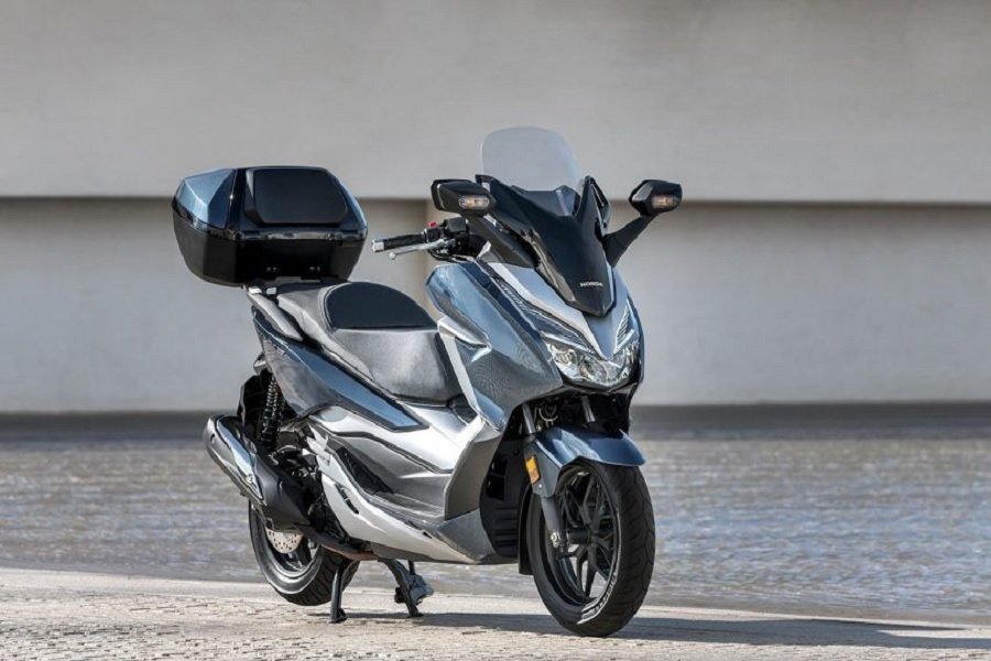 Honda Forza 250 vs Yamaha XMAX 250 Duel Skuter Premium, Siapa yang Lebih Unggul