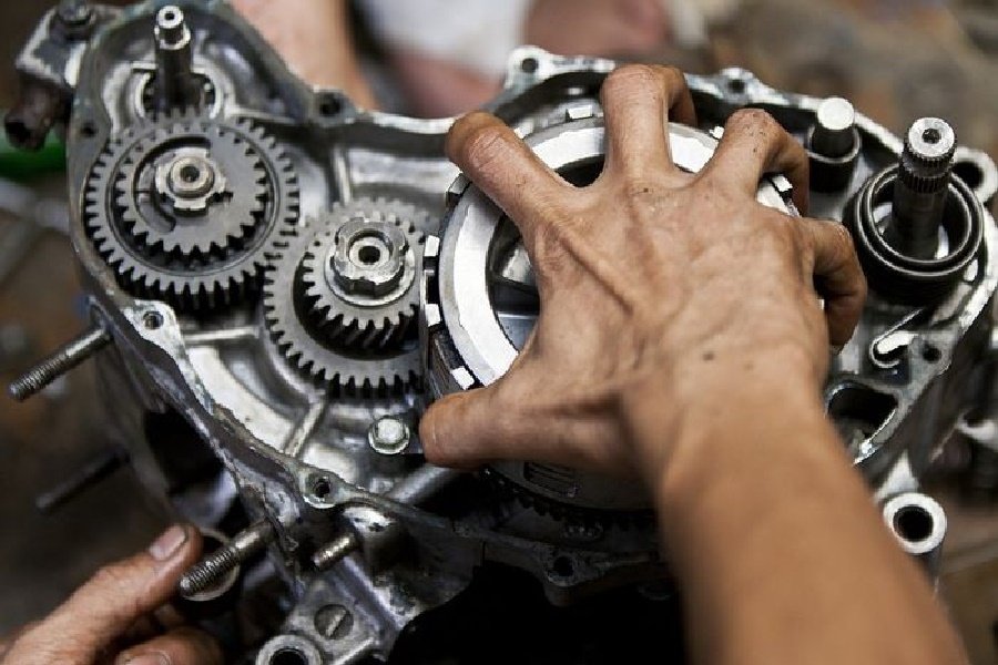 Jangan Abaikan Ini! Tanda Motor Kalian Berpotensi Turun Mesin