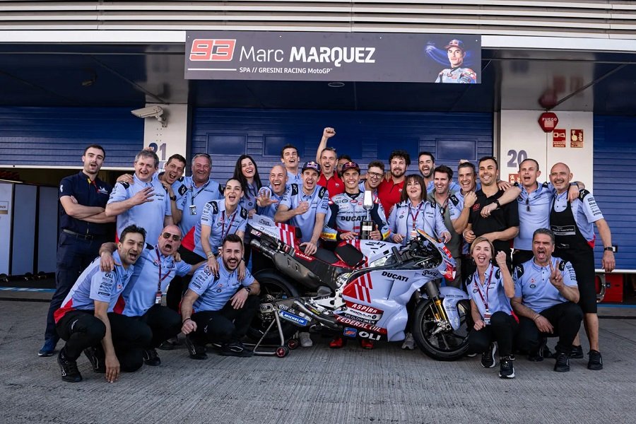 Lewis Hamilton Tertarik Akuisi Tim MotoGP Gresini Racing