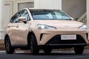 Mana yang Lebih Unggul Mobil Listrik Entry Level Neta V-II vs VinFast VF 5