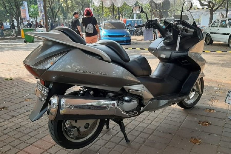 Mengapa Honda FJS600 Silverwing Jadi Pilihan Utama Pengendara Matic Kehebatan Mesin 583cc yang Tidak Boleh Diremehkan!