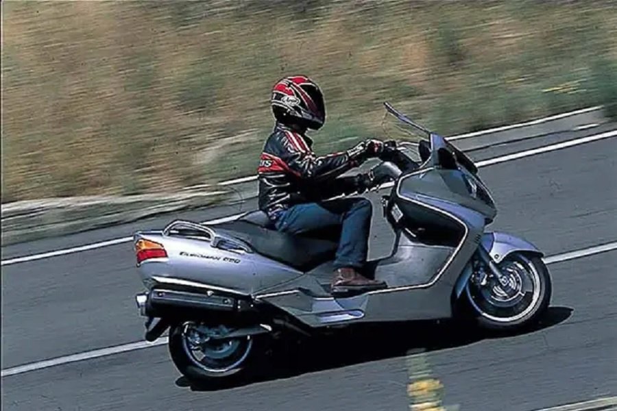 Mengapa Suzuki AN650 Burgman Jadi Pilihan Terbaik untuk Pengendara Matic Mesin 650cc dan Fitur Keamanan yang Memukau!