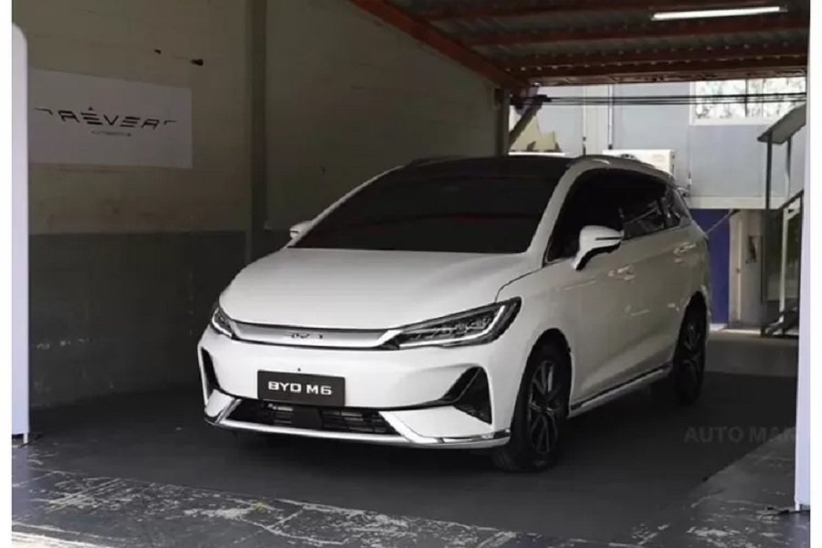 Menggebrak Pasar MPV! BYD M6 Listrik Siap Hadir di GIIAS 2024