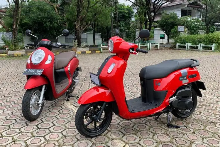 Punya 20 Juta Lebih Baik Beli Honda Scoopy atau Yamaha Fazzio