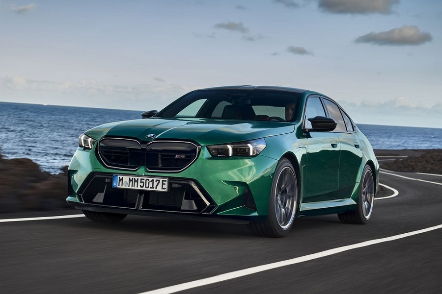 Rahasia Tersembunyi BMW M5 G90! Bobot 2,5 Ton dan Teknologi Hybrid Terbaru!