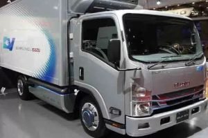 Siap Pukau Pengunjung! Isuzu Unjuk Gigi dengan Elf Listrik di GIIAS 2024