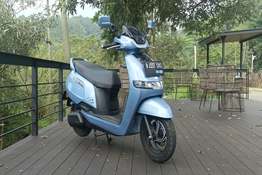 TVS iQube S 2024 Skuter Listrik Canggih yang Siap Mendominasi Jalanan dengan Harga Terjangkau!