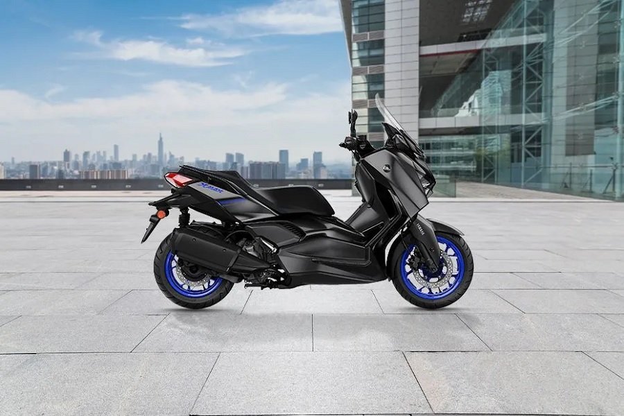 Terbaru! Yamaha XMAX Motor Matic 250 cc dengan Navigation System dan Harga Terjangkau, Cocok untuk Perjalanan Jarak Jauh!