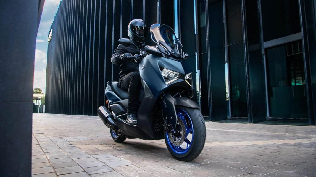 Yamaha XMAX vs Honda Forza Pilihan Big Skutik 250 cc Terbaik