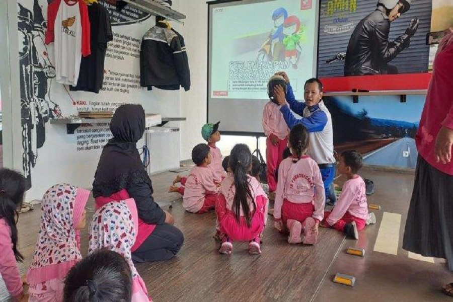 Harus Tahu! Tips Keselamatan Berkendara untuk Anak dari Astra Motor Yogyakarta