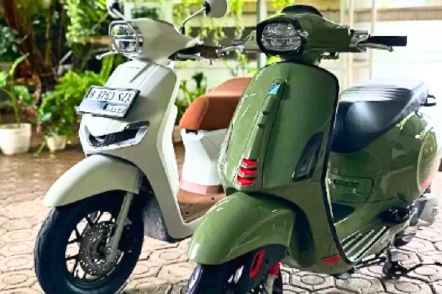 Honda Stylo 160 vs Vespa Sprint S: Duel Motor Klasik yang Wajib Anda Ketahui!