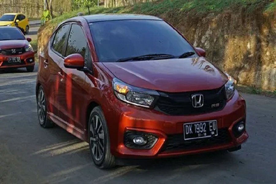 Honda Brio 2024 Sporti, Nyaman, dan Hemat Bahan Bakar!