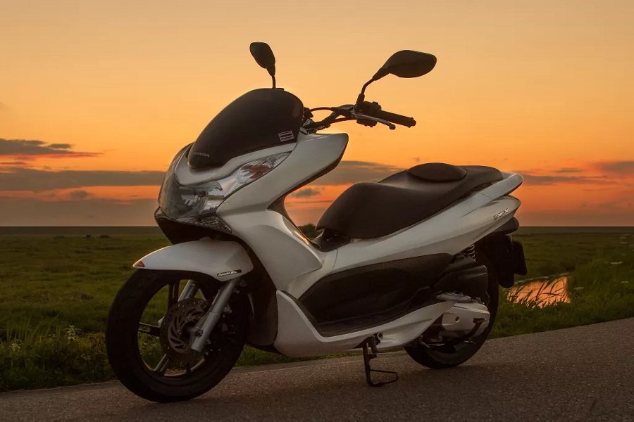 Honda PCX 2024 Desain Elegan dan Fitur Canggih, Siap Menantang NMAX Turbo!