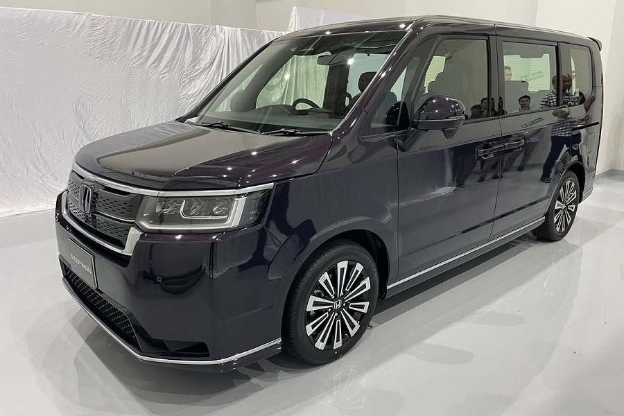 Honda Step WGN MPV Boxy dengan Kabin Luas di GIIAS 2024!