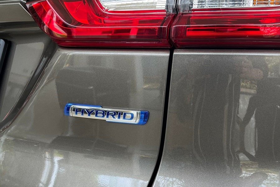 Penjualan HEV Melonjak 49% Kijang Innova Zenix Hybrid Terlaris!