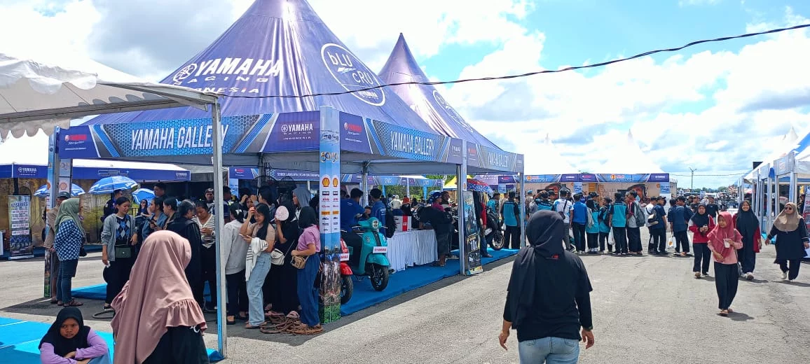 Ribuan Warga Sintang Padati Hari Perdana Event Yamaha Enduro Challenge