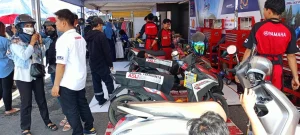 Tenda Servis Gratis Motor Yamaha Diserbu Pengunjung, Oli Juga Gratis!