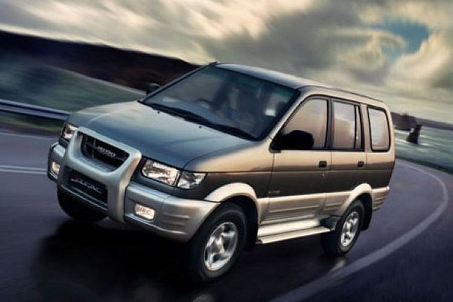 Tips Memilih Panther Bekas MPV Legendaris!