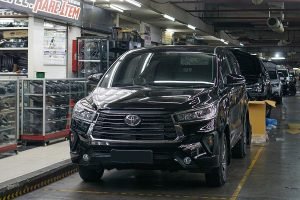 Toyota Kijang Innova Dua Model Populer Tetap Diminati!
