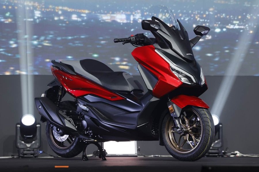 Apasih Bedanya! Honda Forza 350 2025 Perbandingan dengan Versi 250 Cc