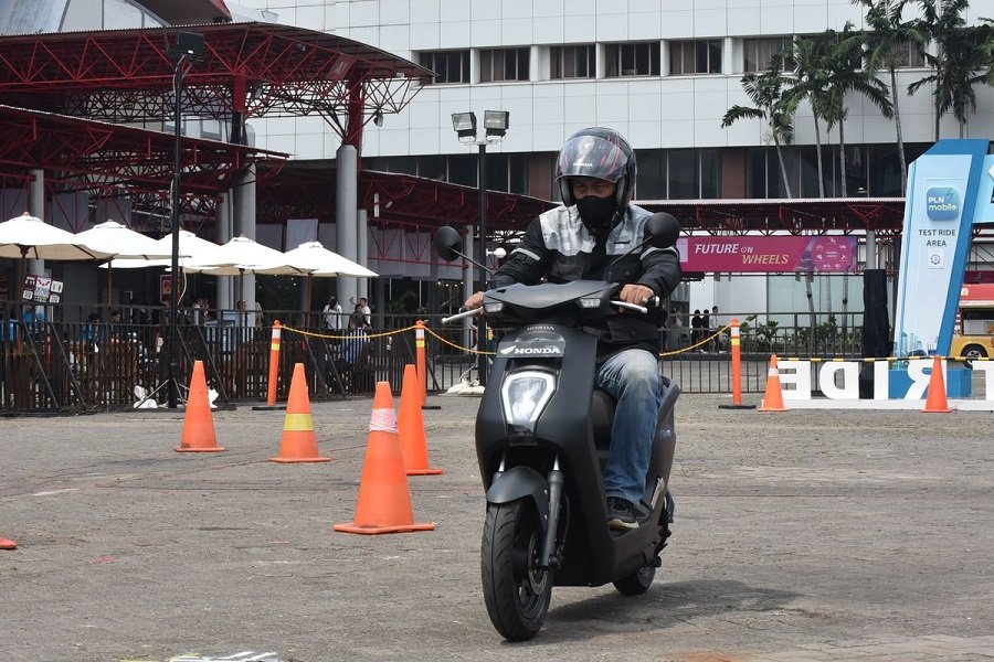 Honda EM1 e Motor Listrik Perkotaan dengan Penjualan Menjanjikan