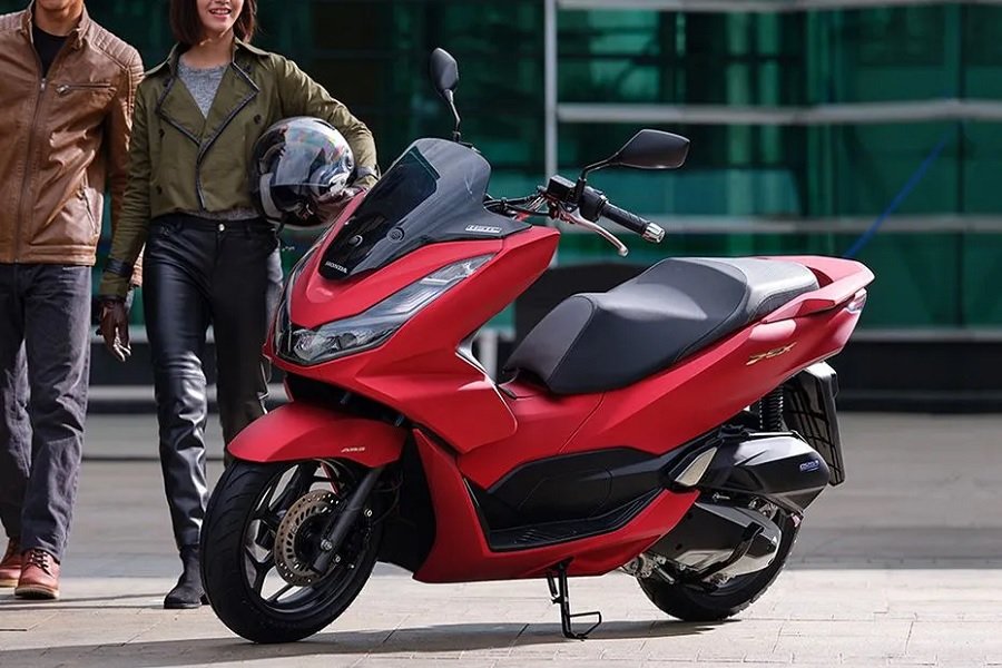 Mengungkap Keunggulan! Honda PCX 160 2024 yang Membuatnya Menjadi Pesaing Serius NMAX Turbo