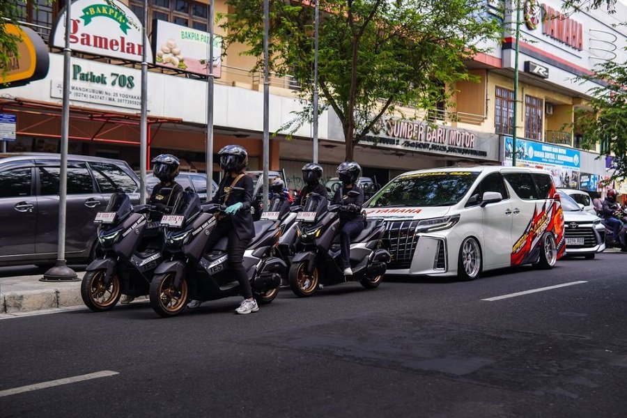 NMAX ‘TURBO’ Dikirim Pakai Mobil Mewah Kejutan Yamaha di Hari Pelanggan! 2
