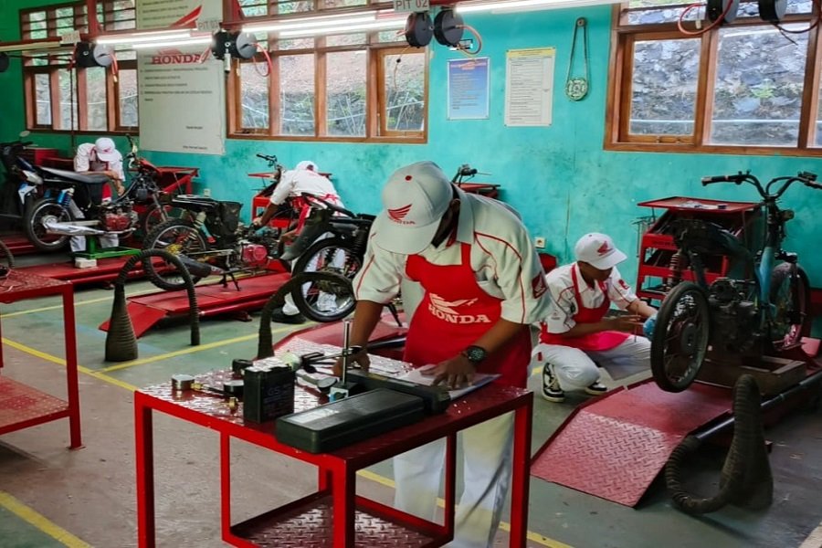 Wow! 29.000 Pelajar dan Guru Adu Skill di Festival Vokasi AHM 2025