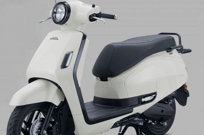 Honda NS125LA 2025 Tantang Vespa dengan Desain Retro Klasik!