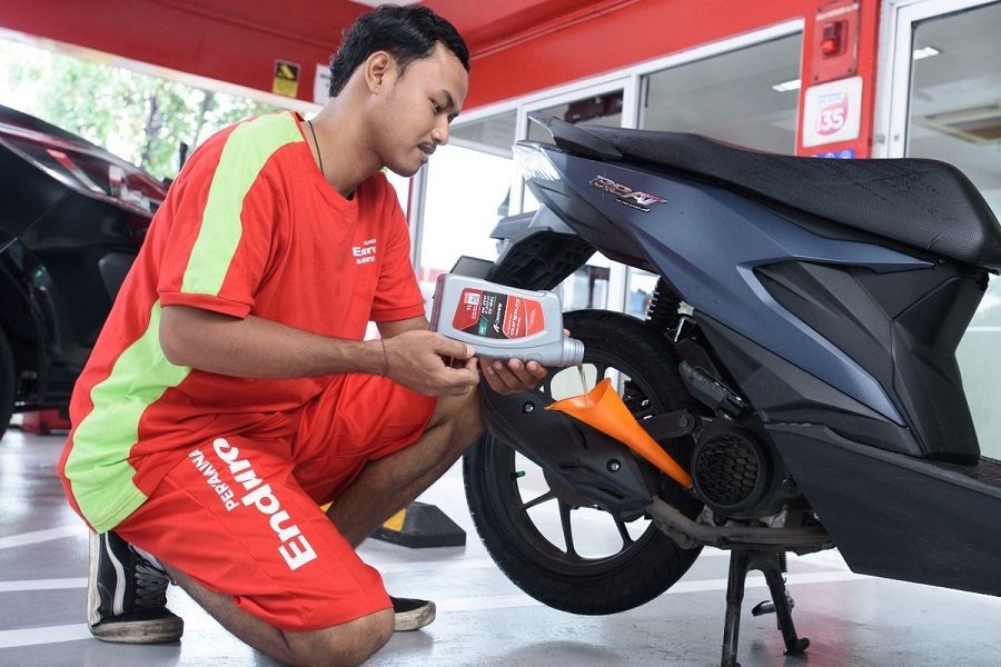 Jangan Asal Ganti Oli! Ini Bahaya Mengganti Merek Oli Tanpa Pertimbangkan Spesifikasi Mesin!