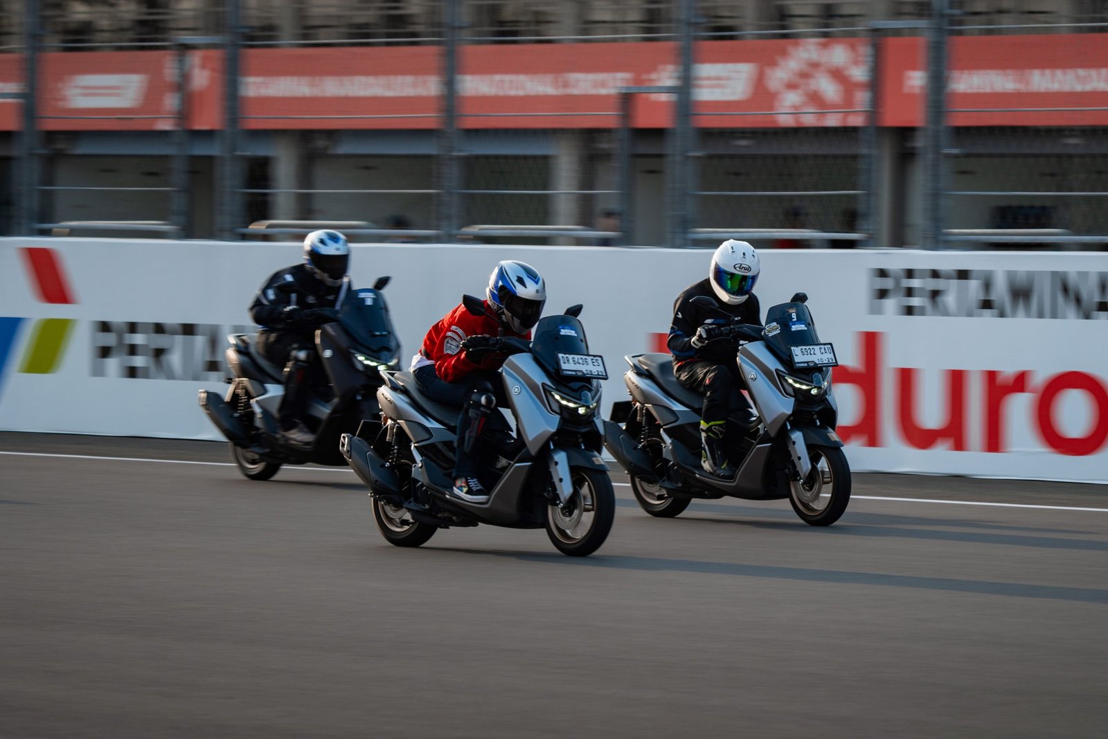 Makin Kencang! Sensasi Yamaha NMAX 'TURBO' di Lintasan Mandalika yang Siap Bikin Terpana!