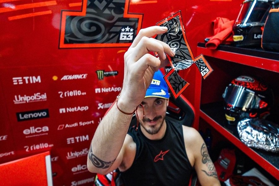 Pecco Bagnaia Jalan Kaki 10 Km Usai Kegagalan Juara Dunia MotoGP 2024!