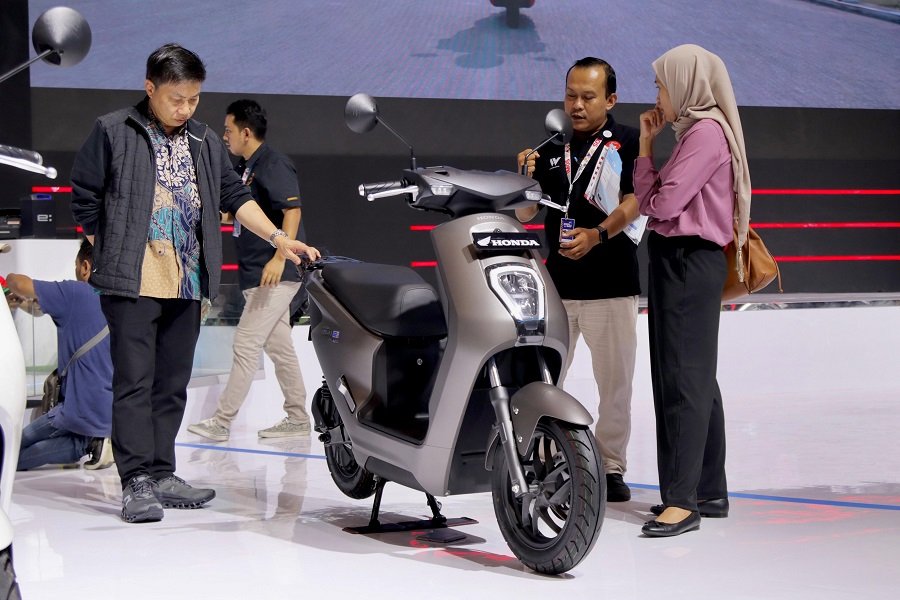 Wow! Honda ICON e dan CUV e Bikin Geger di IMOS 2024! Temukan Inovasi Listriknya!