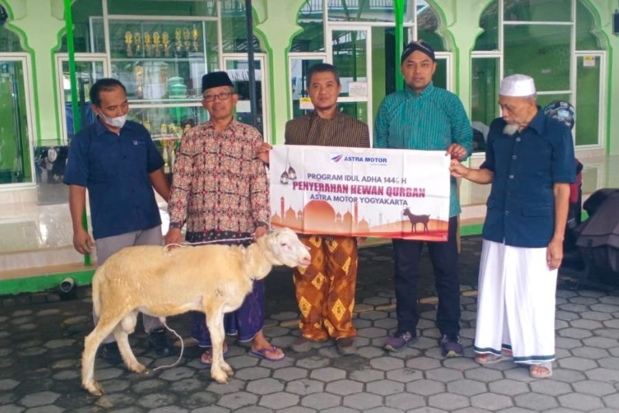 Astra Motor Yogyakarta Rayakan Iduladha 1446 H dengan Serahkan Hewan Kurban ke Masjid Sekitar