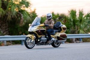 Pengalaman Touring dengan Honda Gold Wing 50 Tahun: Nyaman, Mewah, dan Tangguh di Jalanan