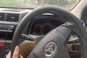 Setir Mobil Miring? Ternyata Ini Penyebab yang Sering Diremehkan Pemilik Mobil Bekas!