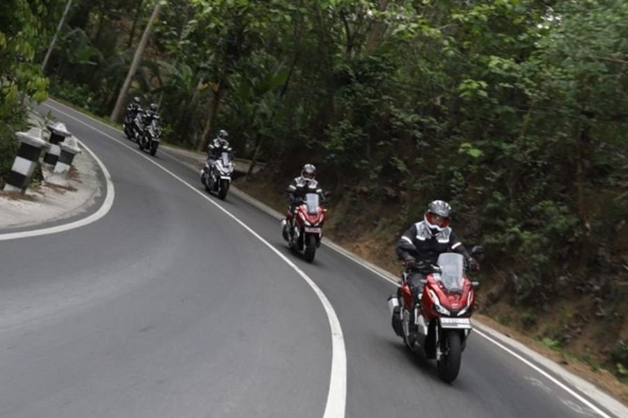 Cara Ngerem Motor Matic di Turunan