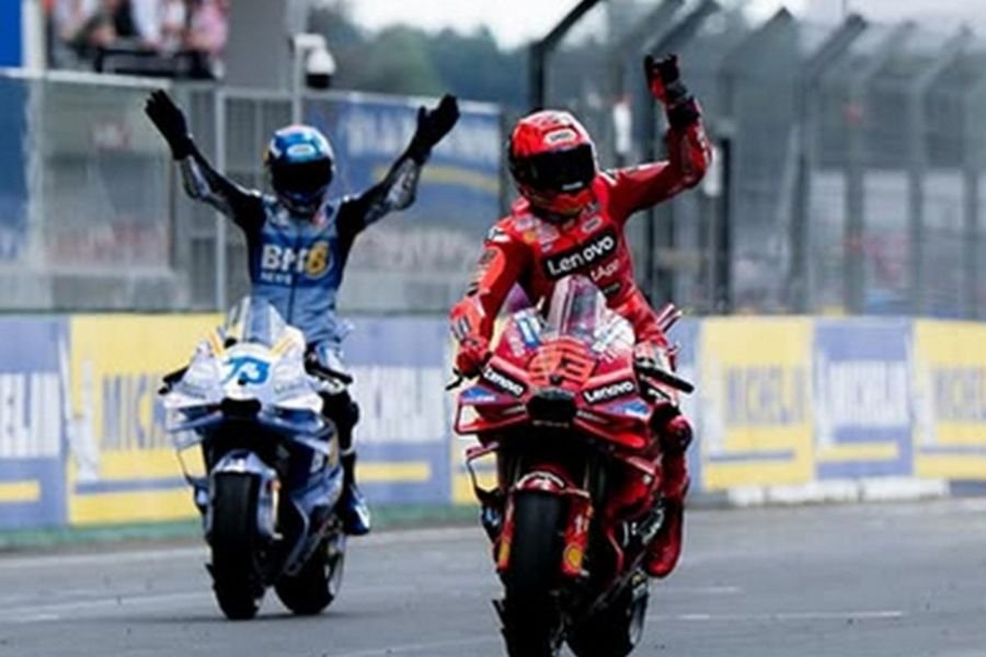 Kenapa Motor MotoGP Tak Pakai Spion? Ini Alasan Mengejutkan di Baliknya!