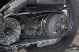 Jangan Asal Bersih! Ini Cara Aman Membersihkan V-Belt Motor Matic Biar Gak Cepat Rusak