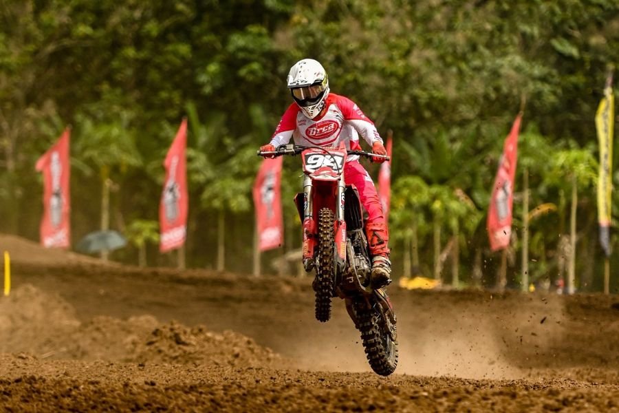 Double Podium di Kejurnas Motocross Magelang 2025: Arsenio & Honda CRF250R Tampil Ganas, Klasemen Makin Ketat!