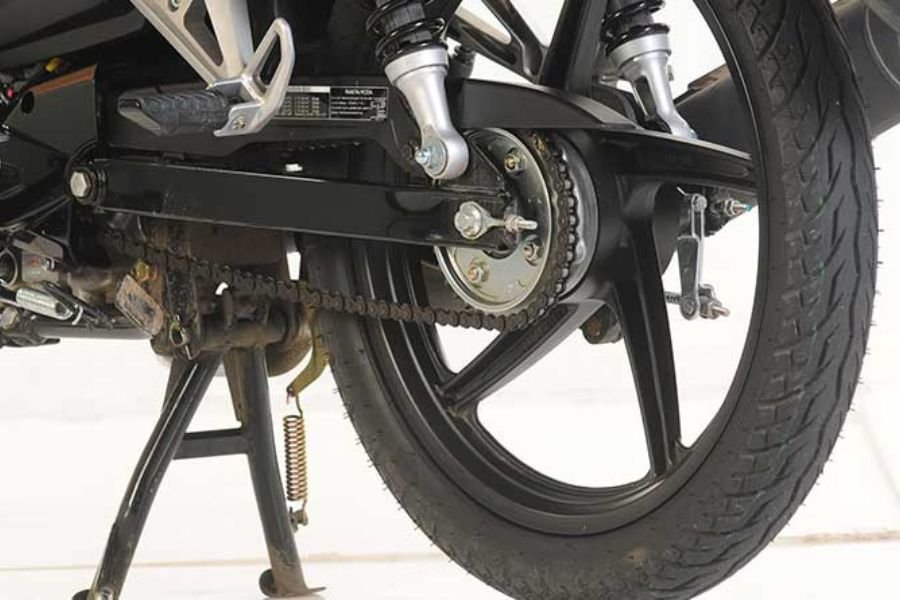 Ban dan Rem Fit X: Ban 17″ Bertekstur Aman + Rem Cakram Hidrolik Depan