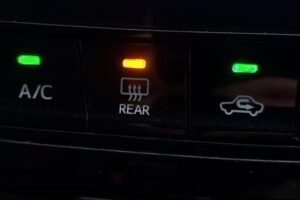 Ini Cara Mudah Mengatasi Kaca Mobil yang Berembun Ketika Hujan, Jangan Sampai Bahaya di Jalan!