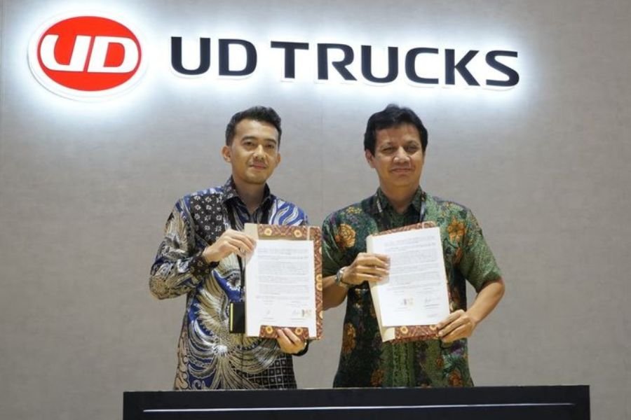 Astra UD Trucks Gandeng Patra Logistik di GIIAS 2025, Perkuat Armada BBM Nasional Lewat MoU Strategis