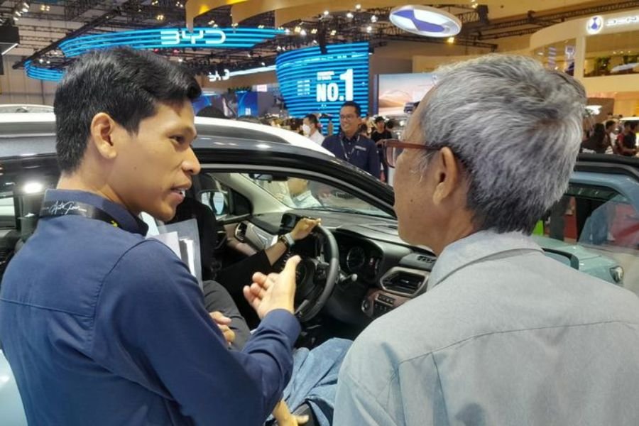 Ngaku Takjub! Pengunjung Cirebon Rela Datang ke GIIAS 2025 Demi Lihat Suzuki Fronx, Ada Apa Sih?