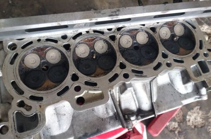 Awas! Ini Gejala Air Radiator Bocor Masuk ke Ruang Bakar Mesin Mobil Kamu