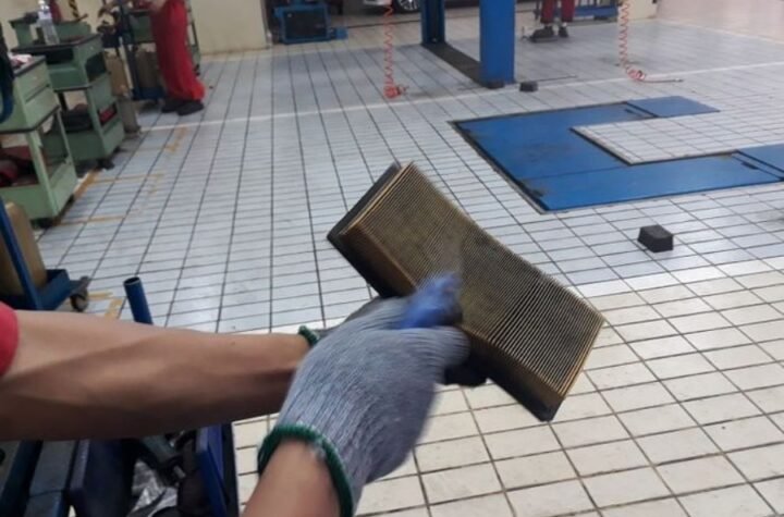 Cara Cek Filter Udara Mobil di Rumah Sambil Ngopi Gula Aren, Gampang Banget!
