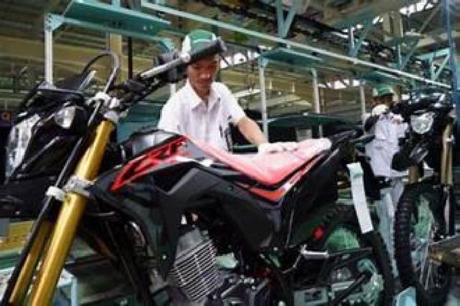 CRF 150L 2025 Tampil Lebih Garang! Intip Pilihan Warna dan Striping Barunya yang Bikin Mata Melirik